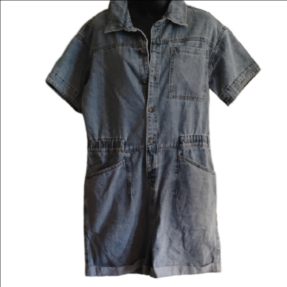 Wishlist NWT Light Blue Denim Romper. Size Large. So Cute For The Summer !